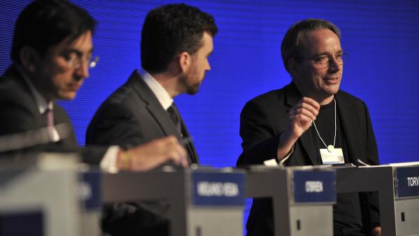 Linus ends the Rust for Linux drama, COSMIC Alpha 6 released, and more!